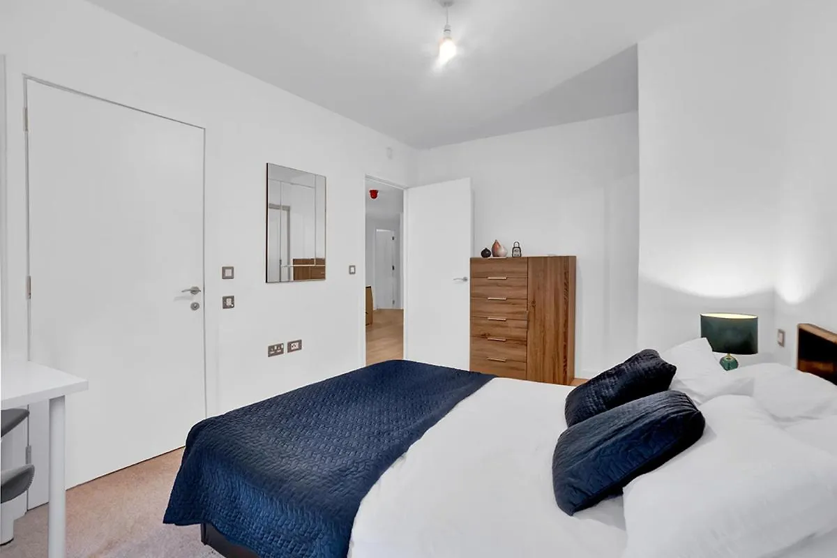 2 Bedroom Apartment In The Heart Of Greater London