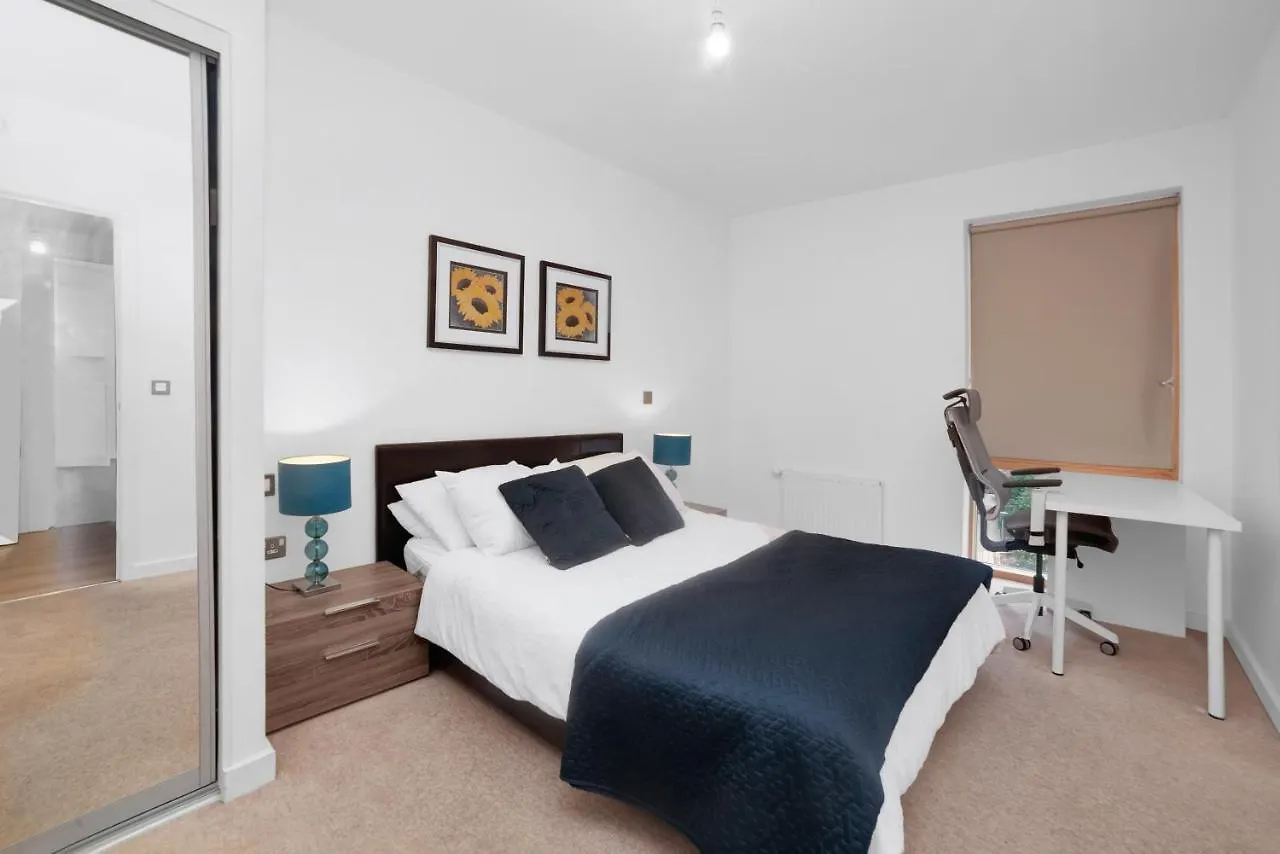 2 Bedroom Apartment In The Heart Of Greater London