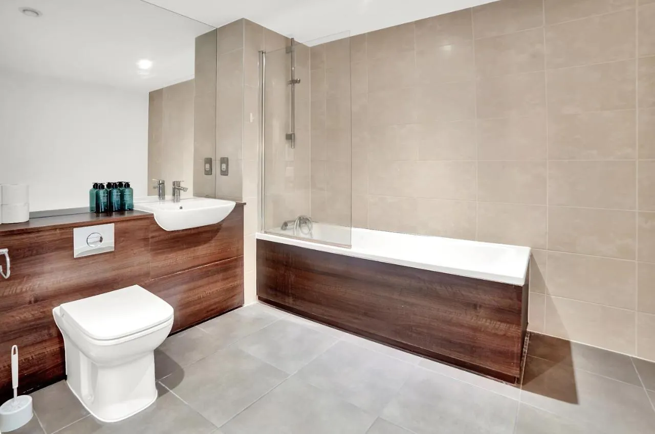 2 Bedroom Apartment In The Heart Of Greater London 0*,
